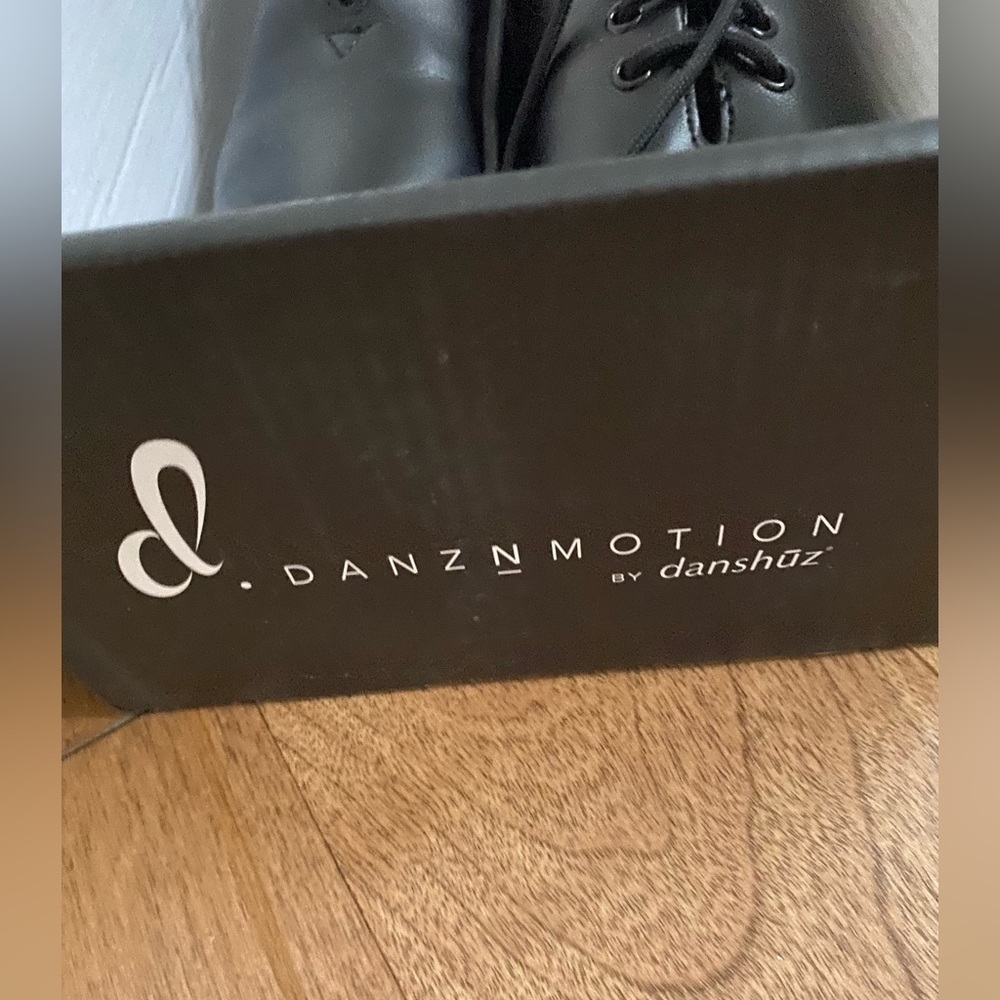 Danshuz Tap Shoes Black Size 6.5
